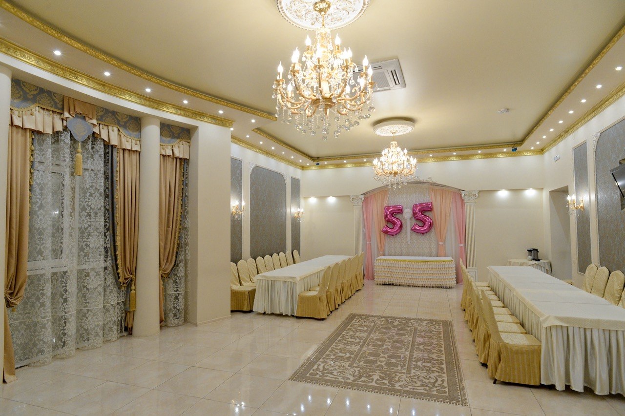 Классический интерьер зала Париж